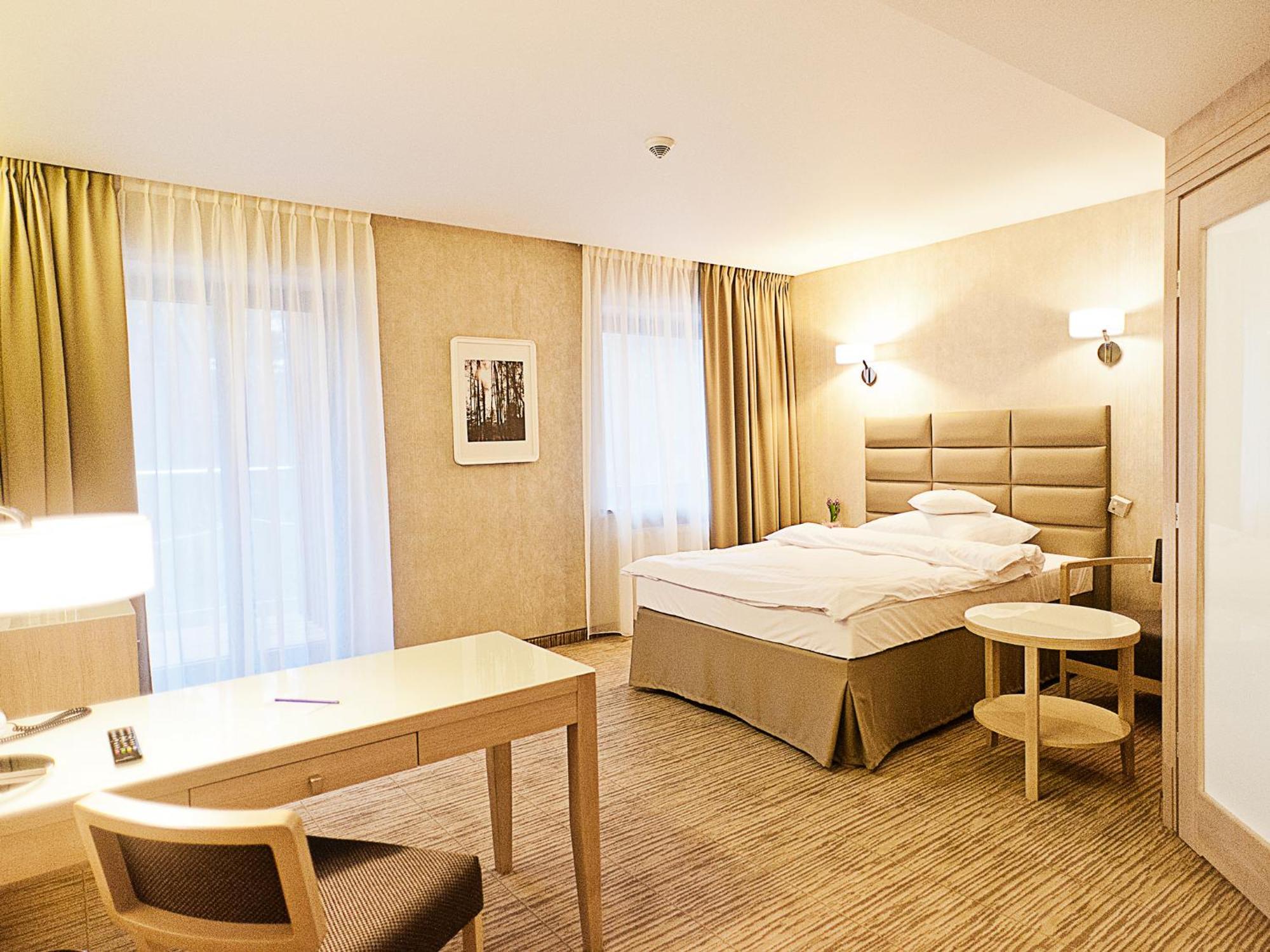 Hotel Columna Medica Łask Habitación foto